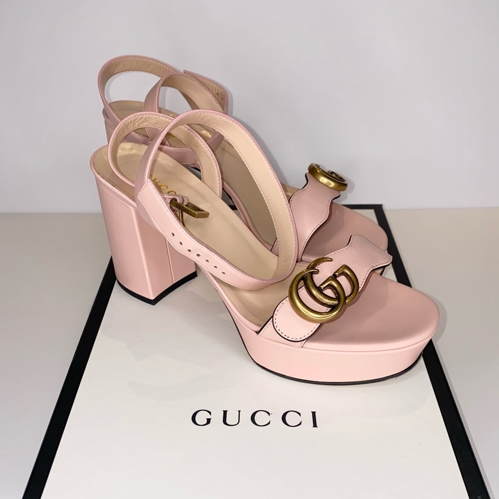 ($750) Gucci GG pink platform heels